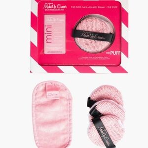 New in box Makeup Eraser THE PUFF set